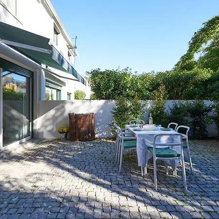 Private Pool, Garden&EV Parking in Alvalade - Lisbon Vakantiehuis