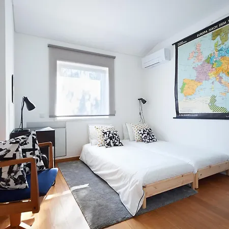 Private Pool, Garden&EV Parking in Alvalade - Lisbon Vakantiehuis Lissabon